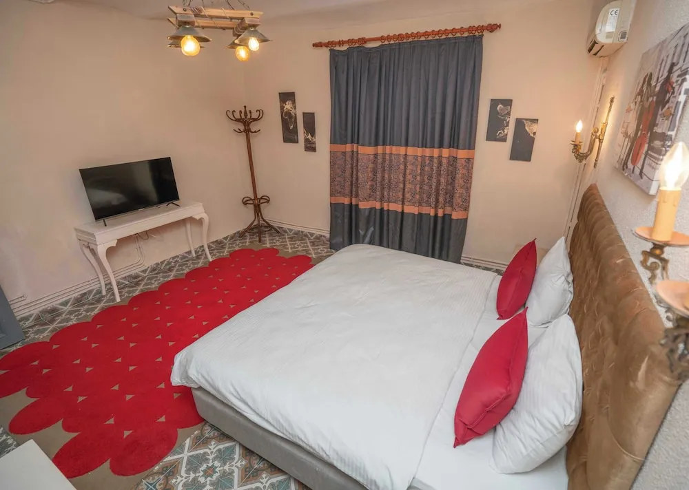 Economy Oda, 1 Büyük (Queen) Boy Yatak, Zemin Kat