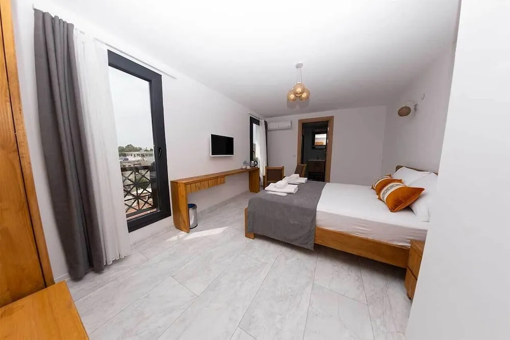 Deluxe Oda - Şehir Manzaralı, Fransız Balkonlu