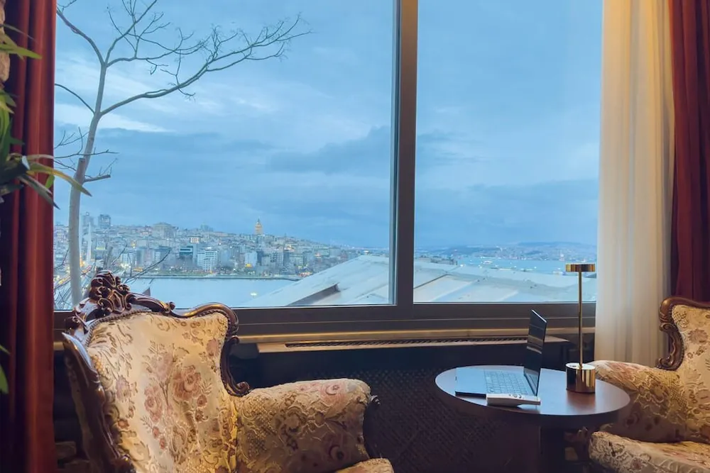 Deluxe Tek Büyük Yataklı Oda, Özel Banyo, Denize Bakan