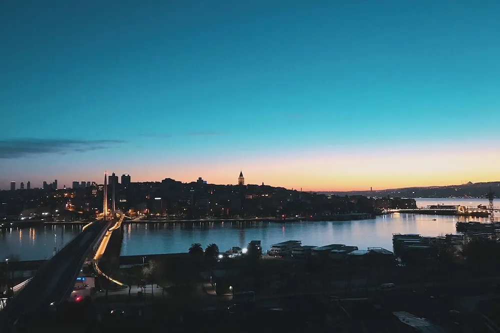 Deluxe Tek Büyük Yataklı Oda, Özel Banyo, Denize Bakan