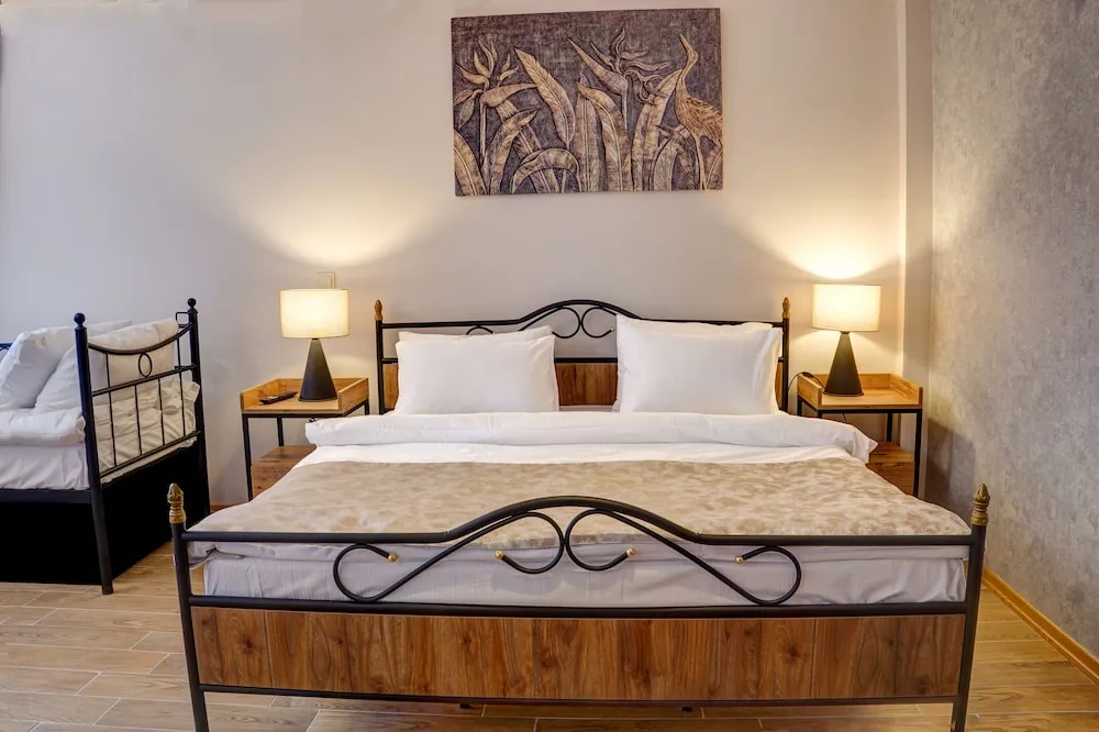 Family Oda, Birden Çok Yatak, Avlu Manzaralı, Bahçeli