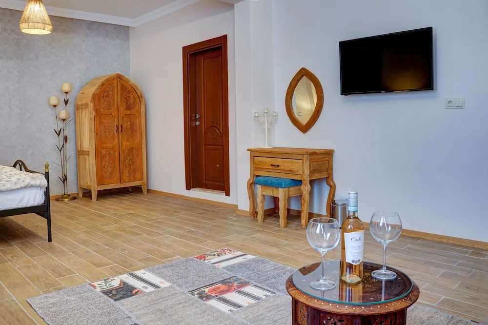 Family Oda, Birden Çok Yatak, Avlu Manzaralı, Bahçeli