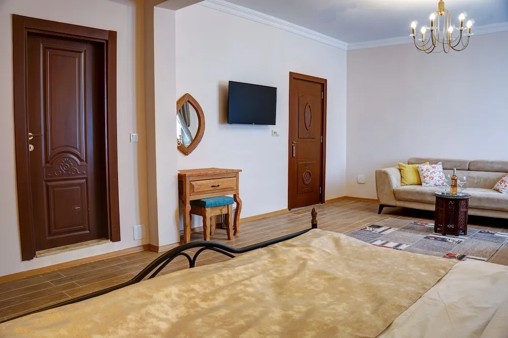 Family Oda, Birden Çok Yatak, Avlu Manzaralı, Bahçeli