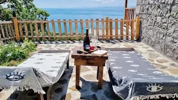 Assos Karadut Taş Otel