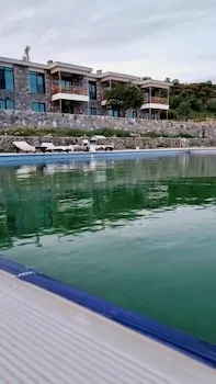 Assos Karadut Taş Otel