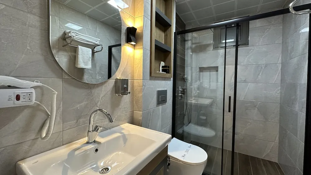 Comfort Oda, 1 Büyük (Queen) Boy Yatak ve Çekyat