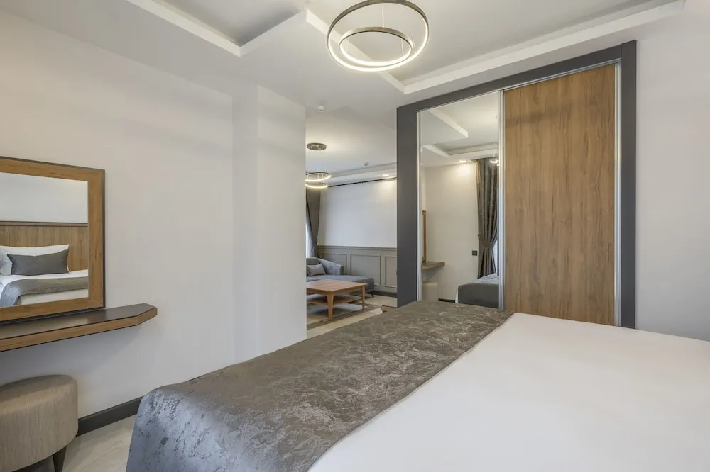 Comfort Oda, 1 Büyük (Queen) Boy Yatak ve Çekyat