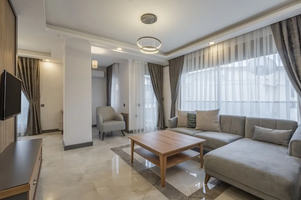 Comfort Oda, 1 Büyük (Queen) Boy Yatak ve Çekyat