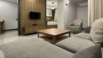 Quality Gold Suit Hotel