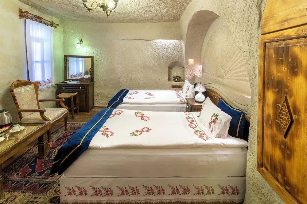 Superior Family Cave Room