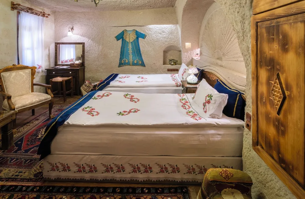 Superior Family Cave Room