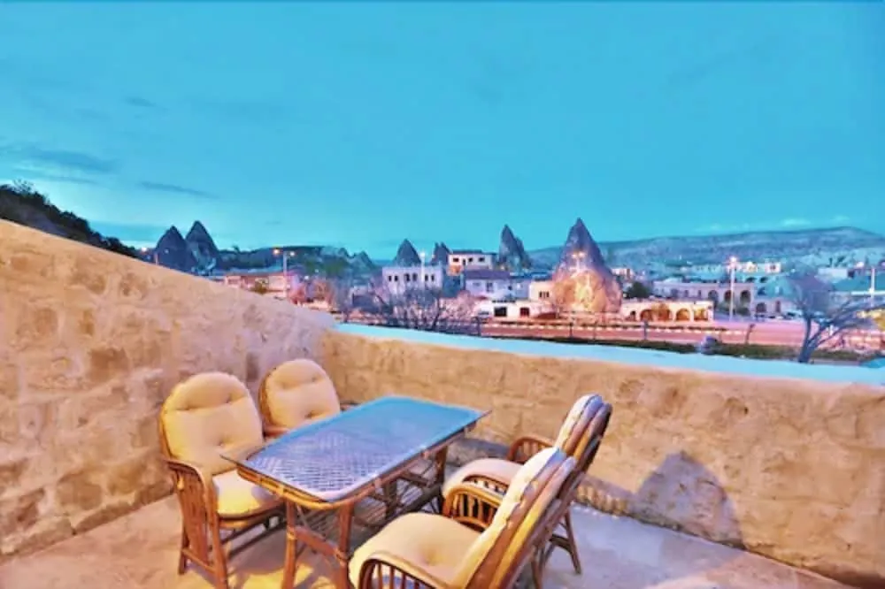 Family Cave Suite with Balcony