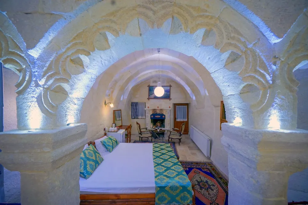 Family Cave Suite with Balcony