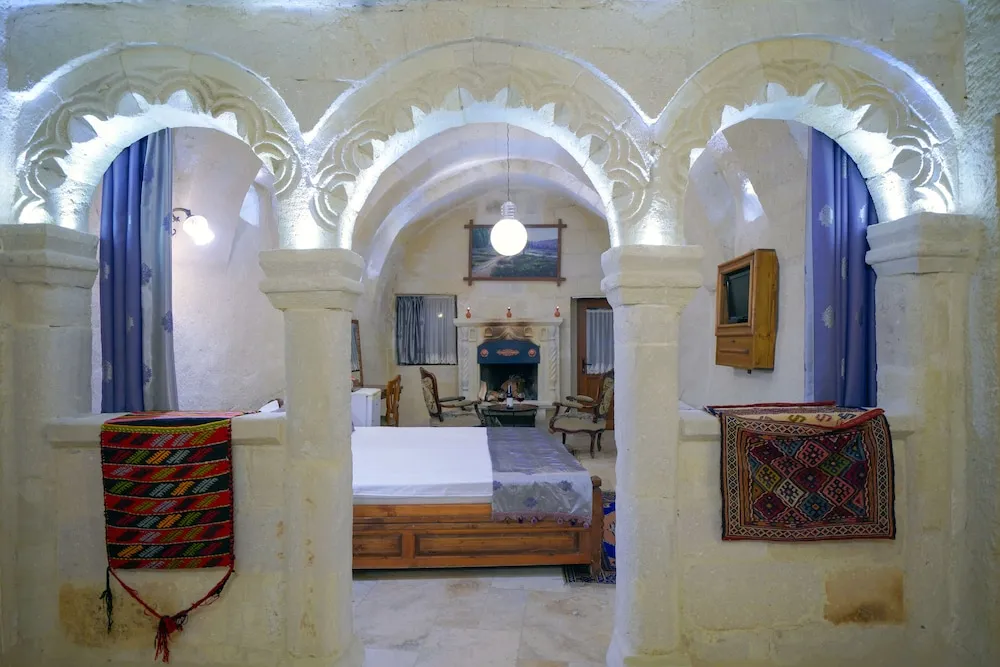 Family Cave Suite with Balcony