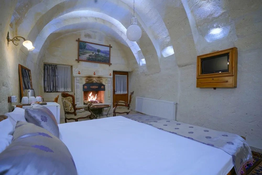Family Cave Suite with Balcony