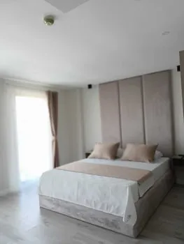 The Deck Otel