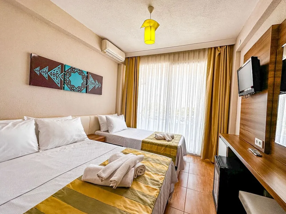 Deluxe Üç Kişilik Oda, Deniz Manzaralı