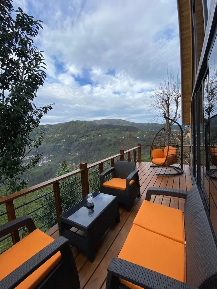 Basic Bungalov, Veranda, Dağ Manzaralı