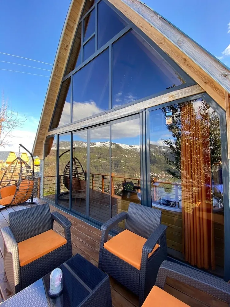 Basic Bungalov, Veranda, Dağ Manzaralı