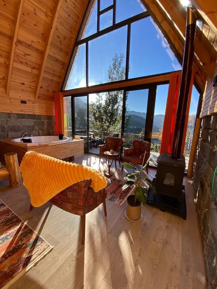 Basic Bungalov, Veranda, Dağ Manzaralı