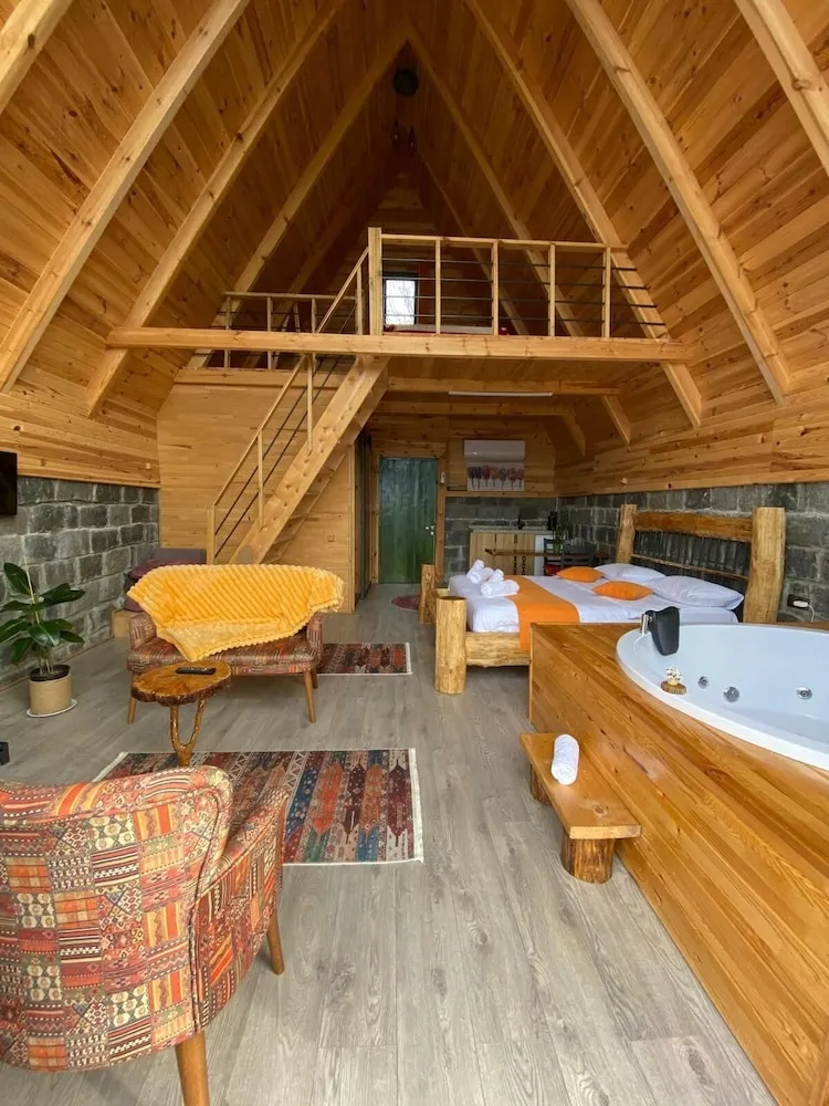 Basic Bungalov, Veranda, Dağ Manzaralı