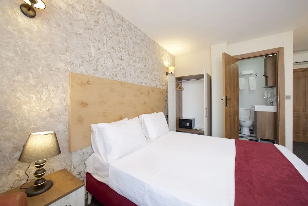 Standard Tek Büyük Yataklı Oda