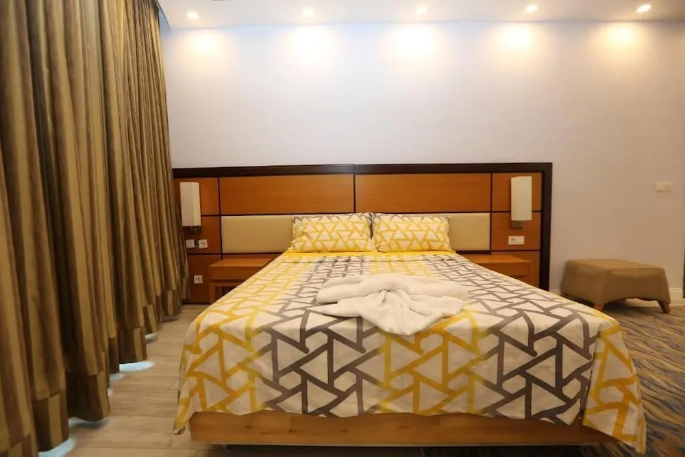 Classic Üç Kişilik Oda, Veranda, Şehir Manzaralı
