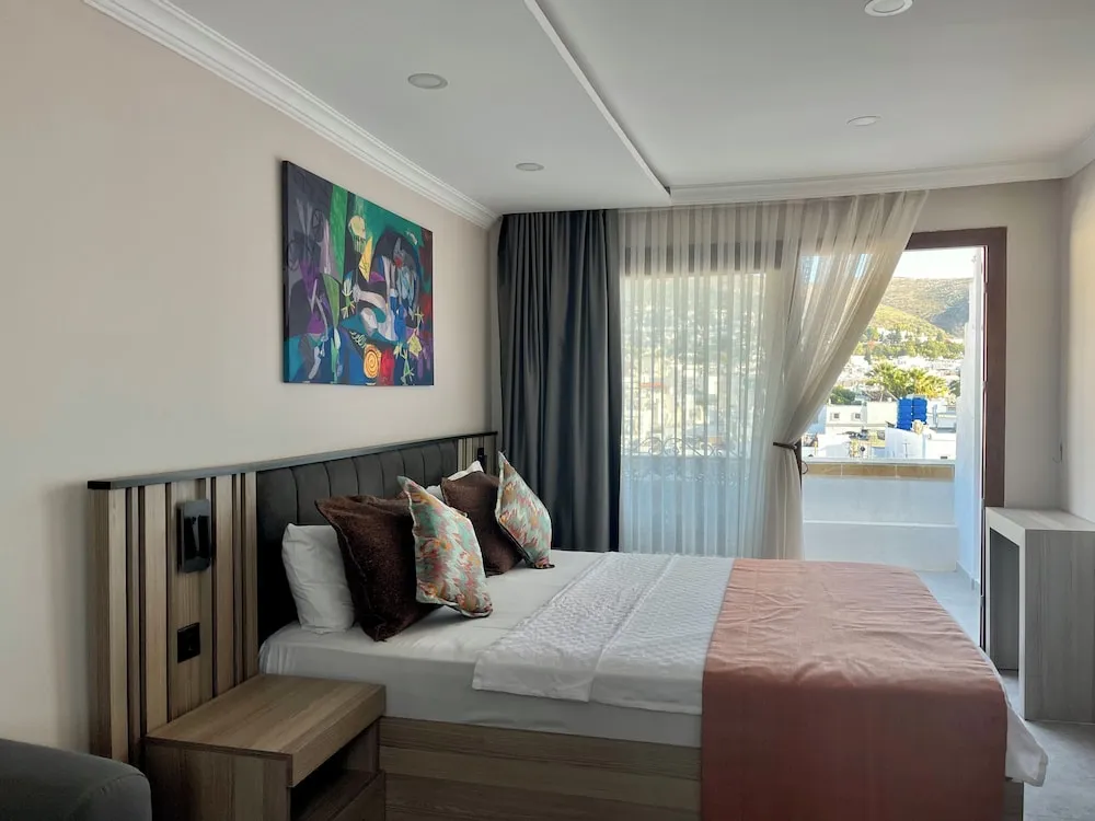 Deluxe Room, Balcony, City View