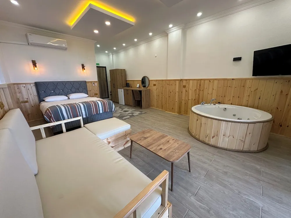 Luxury Tek Büyük Yataklı Oda