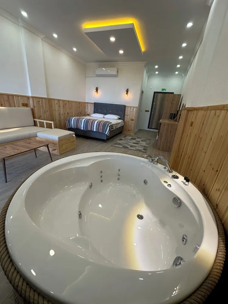 Luxury Tek Büyük Yataklı Oda