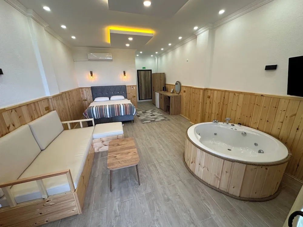 Luxury Tek Büyük Yataklı Oda