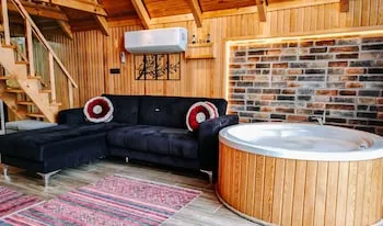 Aurora Suit Bungalov