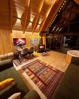 Aurora Suit Bungalov