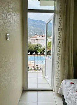 The Green Valley Hotel
