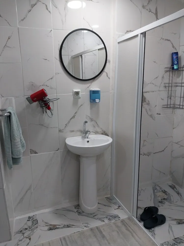Basic Apart Daire, 1 En Büyük (King) Boy Yatak, Sigara İçilebilir, Köşe