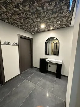 Second Suit Otel