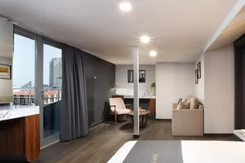 Second Suit Otel