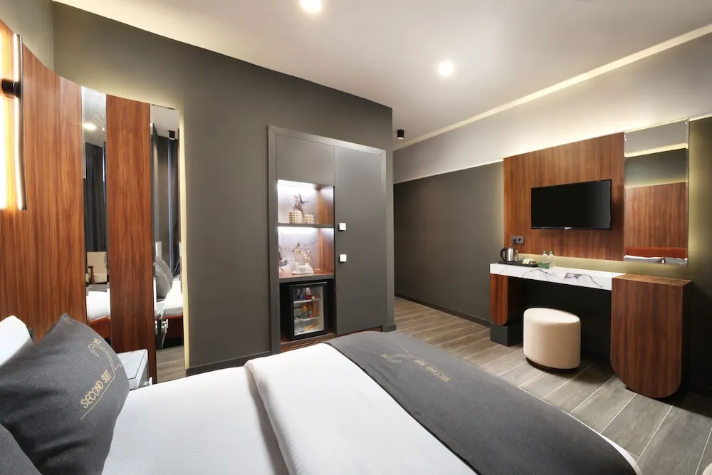 Second Suit Otel