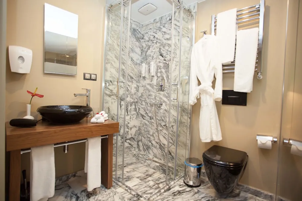 Basic Ortak Ranzalı Oda, Sadece kadınlar için, Ortak Banyo (For 6 People)