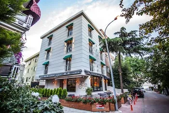 Juliet Rooms & Kitchen