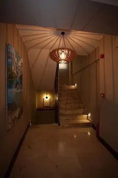 Juliet Rooms & Kitchen