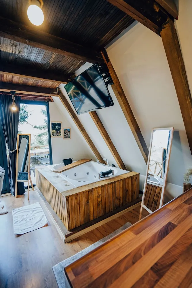 Premium Bungalov, 1 En Büyük (King) Boy Yatak ve Çekyat