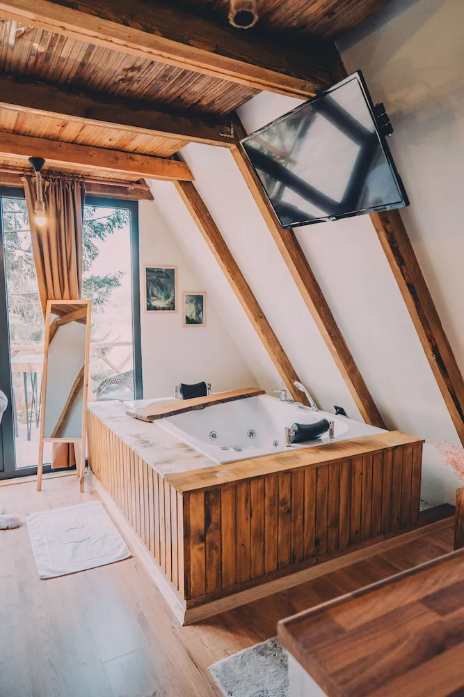 Premium Bungalov, 1 En Büyük (King) Boy Yatak ve Çekyat