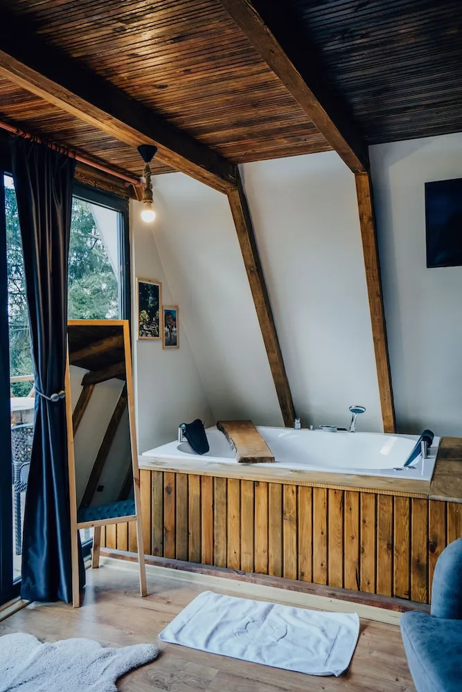 Premium Bungalov, 1 En Büyük (King) Boy Yatak ve Çekyat
