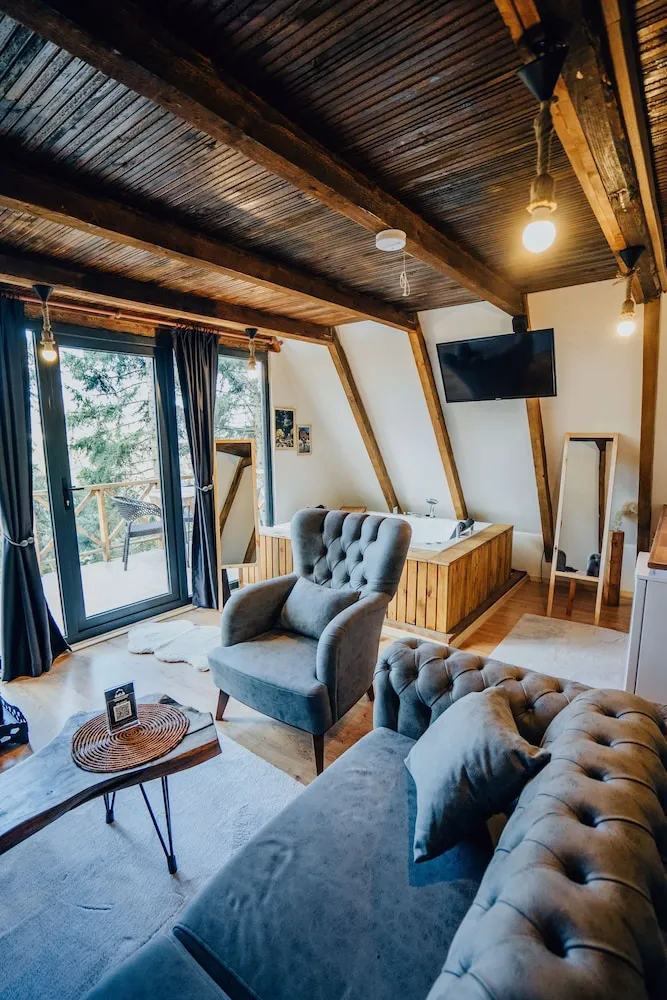 Premium Bungalov, 1 En Büyük (King) Boy Yatak ve Çekyat