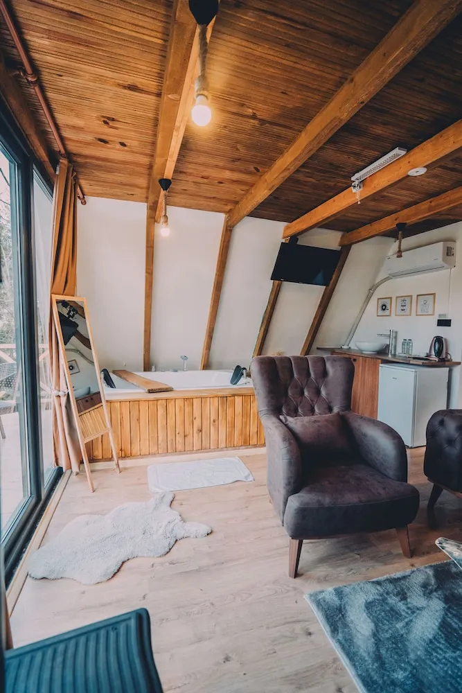 Premium Bungalov, 1 En Büyük (King) Boy Yatak ve Çekyat