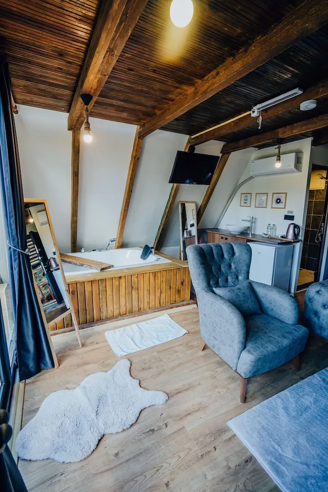 Premium Bungalov, 1 En Büyük (King) Boy Yatak ve Çekyat