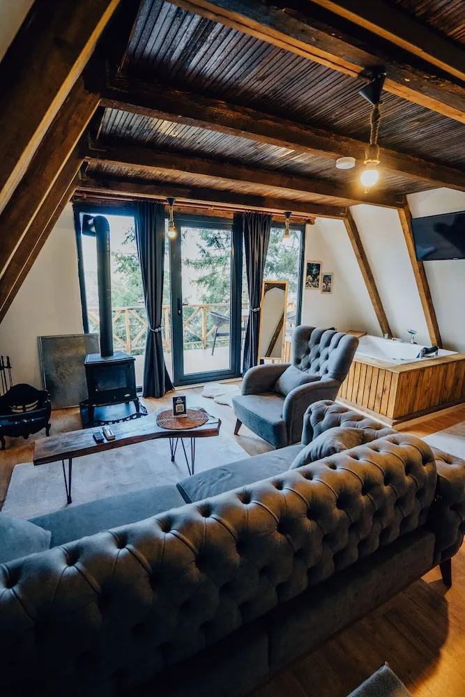 Premium Bungalov, 1 En Büyük (King) Boy Yatak ve Çekyat