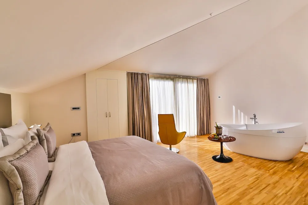 Executive Oda, Balkon