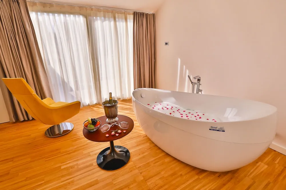 Executive Oda, Balkon